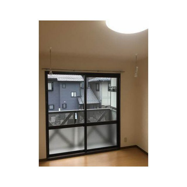 岐阜市日野南１丁目のアパートのバルコニー