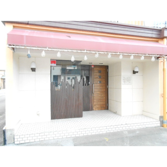 吹上町住居付店舗の玄関