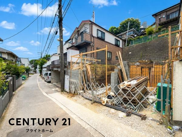 横浜市緑区中山６丁目の新築一戸建の前面道路含む現地写真|周辺は生活利便施設が点在しています。
是非一度、現地へお越しください！