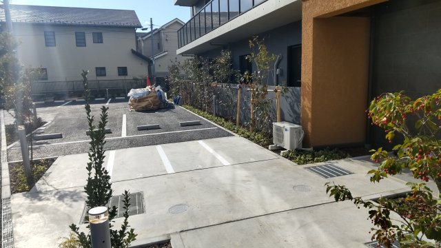 フレンシア下井草の駐車場