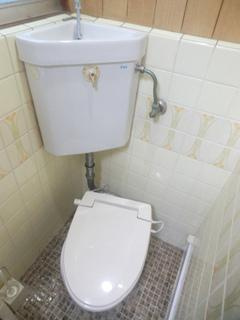 平尾4丁目貸家のトイレ|★二階にもトイレがありますよ★