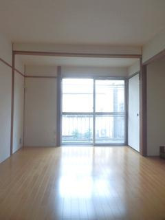 平尾4丁目貸家の洋室|★７.５畳の洋室です★