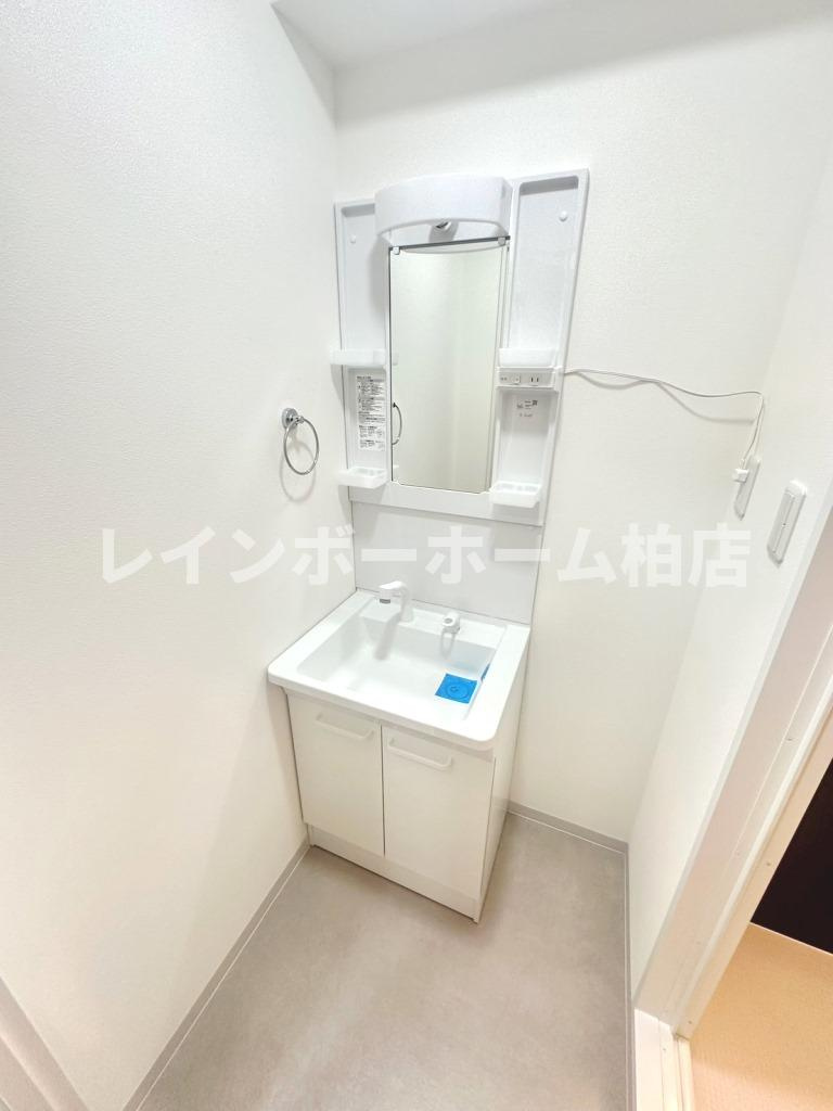 フリーレント付き　担当エリアのルームアドバイザーが直接対応いたしますの洗面所|明るい洗面所です