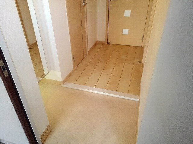 ラフレシール　ドゥの玄関