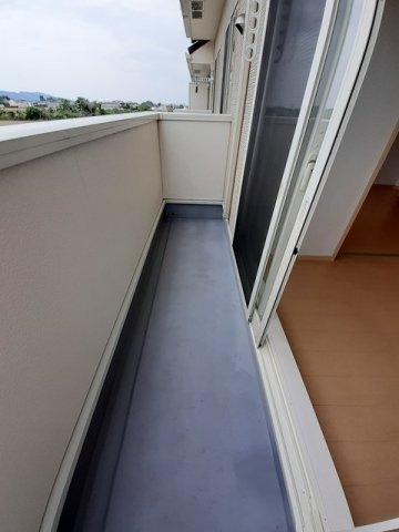ストロベリー・Ｇ　弐番館のバルコニー