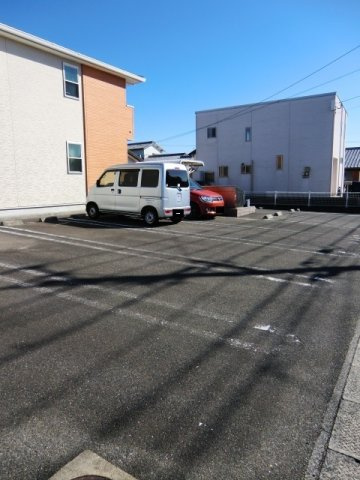 ファミール旭ヶ丘Ａの駐車場