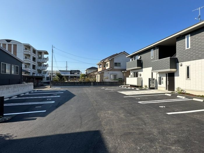 カルフェンの駐車場