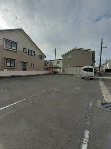 クレエの駐車場