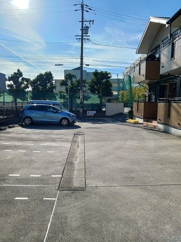 フトゥーロの駐車場