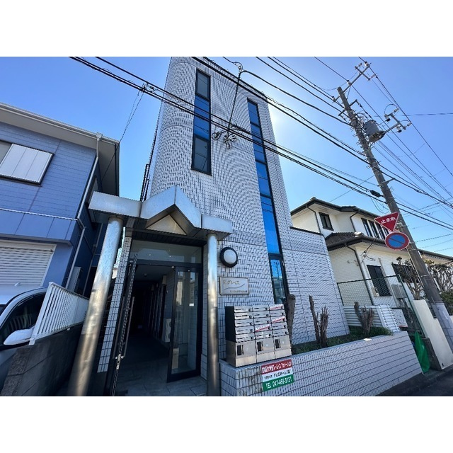 Rグレイスヒガシヤマの外観