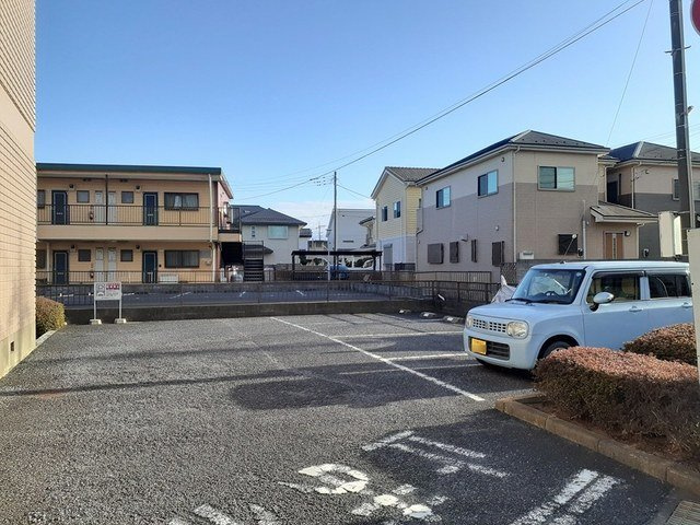 ハイツスリーゼの駐車場
