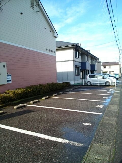 カーサ．ユウＢの駐車場