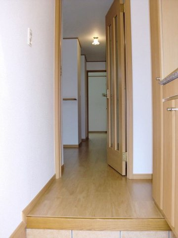 ウィンヒルズＤの玄関