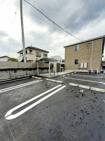 イークラフトⅡの駐車場