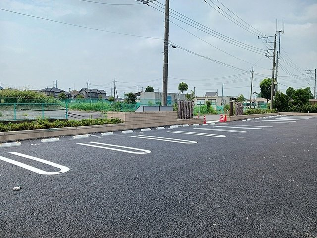 サンライズ　リバー　ＮＫの駐車場