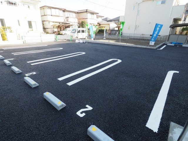 メゾン　アンソレイユの駐車場