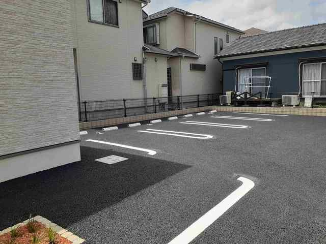 ルミエールの駐車場