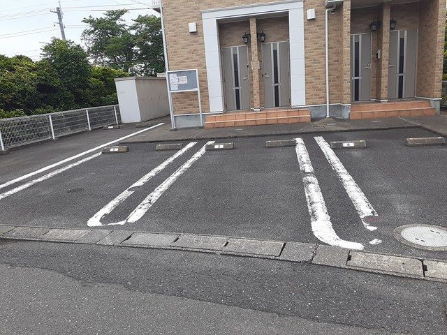サンハイムＦの駐車場