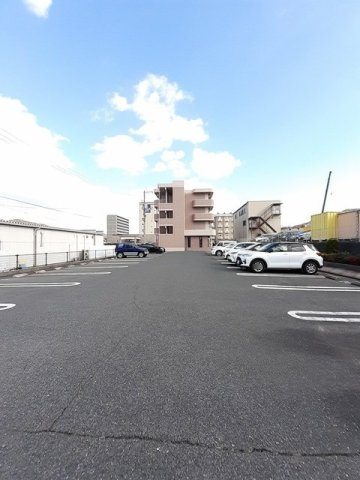 フォンテーヌの駐車場|駐車場があるので、車を買う予定の方も安心です