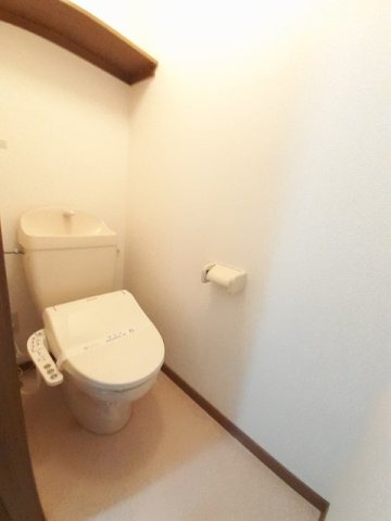 グランコートＹＳのトイレ|落ち着いた色調のトイレです