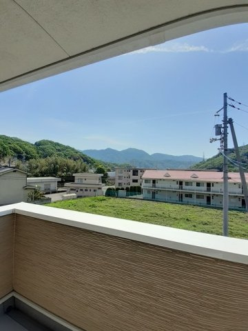 若葉Ｂのバルコニー|開放的で明るい空間を演出してくれるバルコニーです