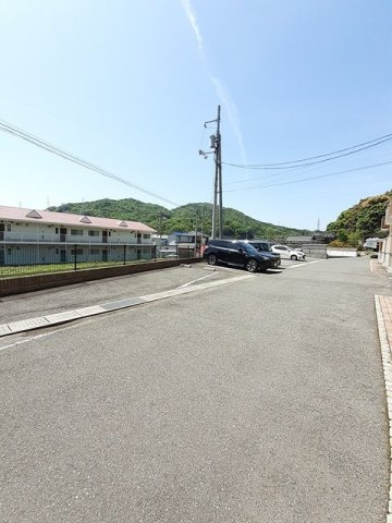 若葉Ｂの駐車場|駐車場に車を止められます
