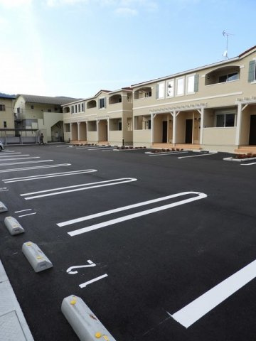 ルミナーレＢの駐車場|駐車場に車を止められます
