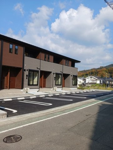 フラーリッシュ　ｄｅｕｘの駐車場|駐車場に車を止められます