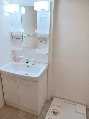 ユニベールＢの洗面所|明るい洗面所です