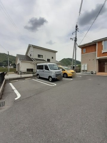 サクラの駐車場|駐車場があるので、車を買う予定の方も安心です