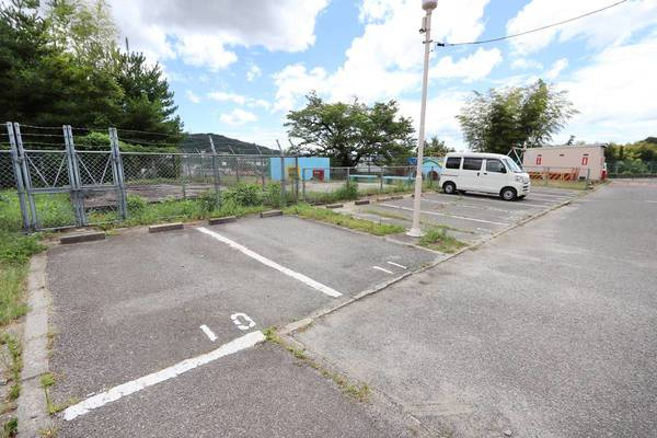 ビレッジハウス八本松3号棟の駐車場|駐車場に車を止められます