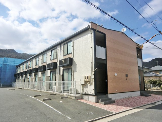 レオパレス紅まんさくの外観|外観もきれいです