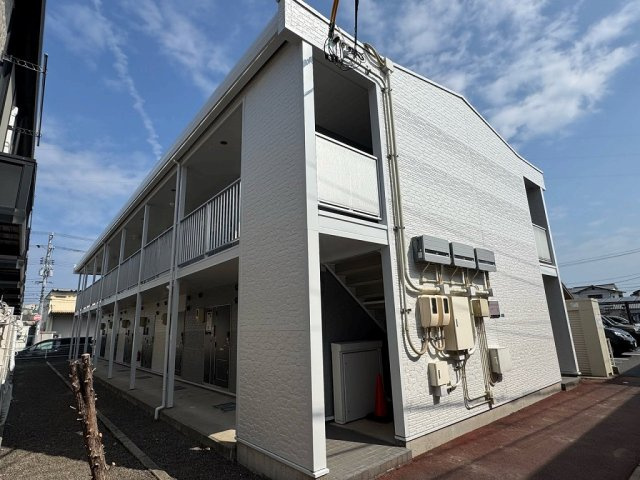 レオパレスファミーユⅡの外観|落ち着いた雰囲気の外観です