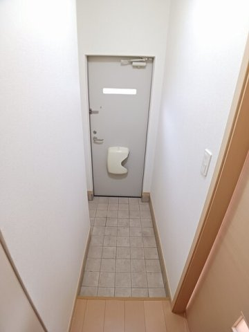 ウィステリアガーデン　Ｃの玄関|落ち着いた玄関です