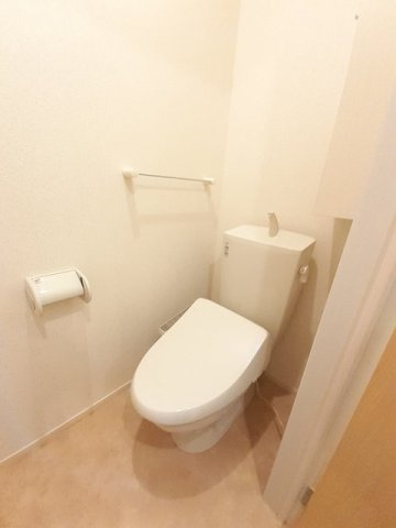 メゾン　ラルジュ　Ⅰのトイレ|ゆったりとした空間のトイレです