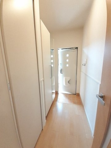 メゾン　ラルジュ　Ⅰの玄関|落ち着いた玄関です