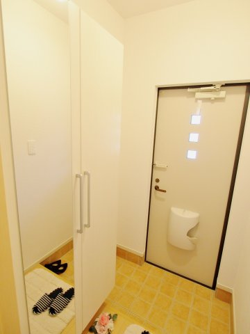 アンジュ稲葉Aの玄関
