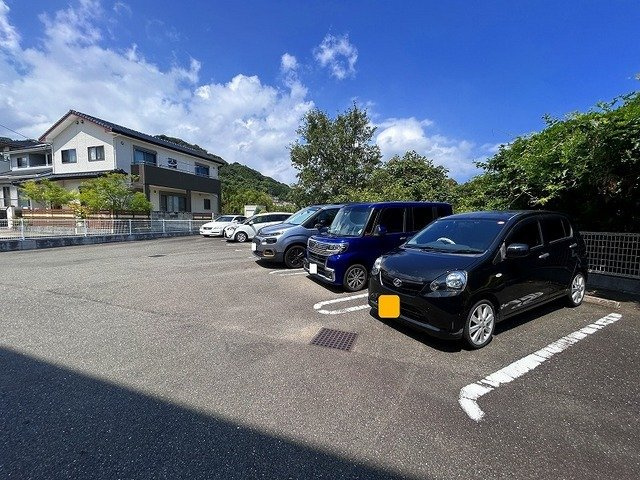 ドゥ　ボヌールの駐車場|駐車スペースもあります