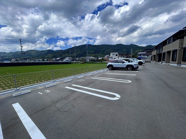 インフィニティ　ハーモニーＢの駐車場|駐車場があります