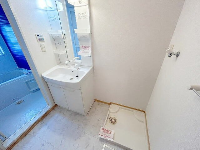 ジュネス２番館の洗面所|脱衣スペースもあります