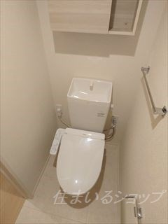 Contentoのトイレ|シャワートイレ・収納棚あり