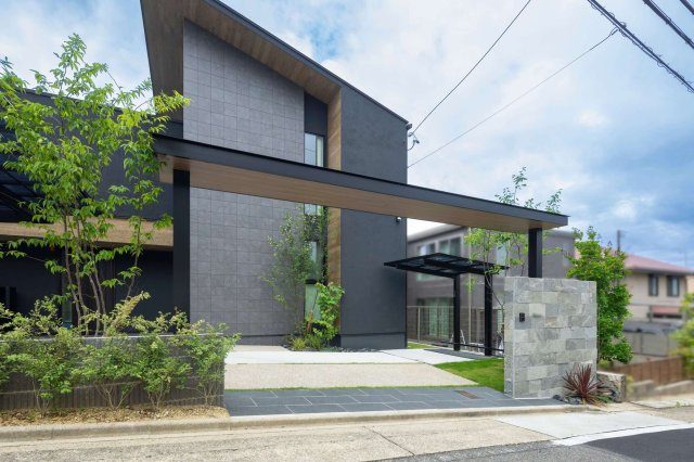 千種区霞ケ丘１丁目戸建の外観|オープンスタイルの重厚感あるデザインの外構のご紹介です。