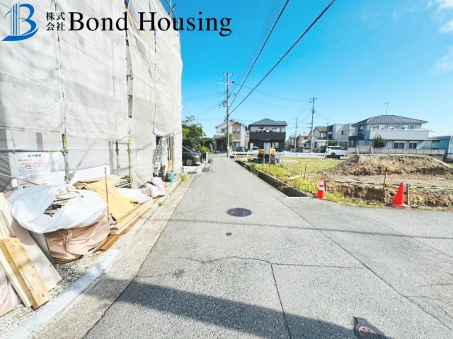 南東角地　駐車2台　長期優良　玉津町高津橋　2号棟　新築戸建の前面道路含む現地写真