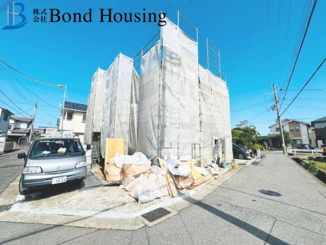 南東角地　駐車2台　長期優良　玉津町高津橋　2号棟　新築戸建の前面道路含む現地写真