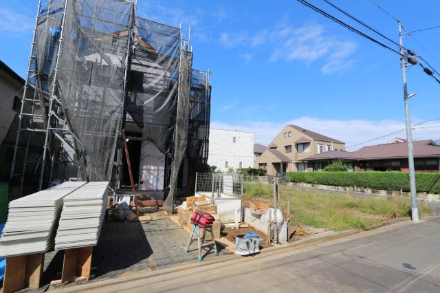 【FIT】小平市花小金井４期の外観|敷地内にはカースペースを2台分確保しており、セカンドカーをお持ちの方も安心。