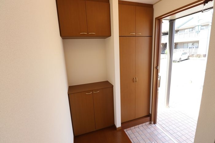 ROYAL GARDEN CASAHARAの玄関|シューズボックスです