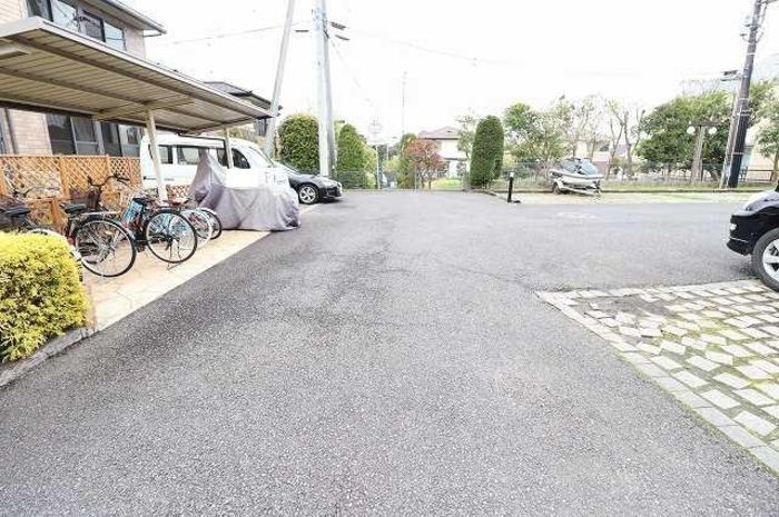 ROYAL GARDEN CASAHARAの駐車場|駐車場に車を止められます