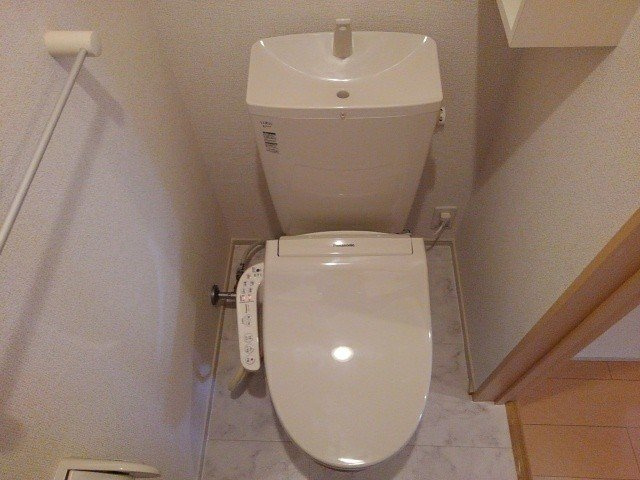 ハレ　レアラニのトイレ|落ち着いた色調のトイレです