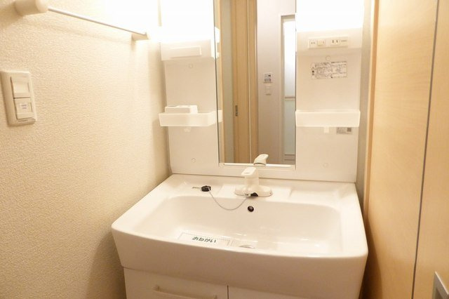 メゾンドリカムⅤのトイレ|落ち着いた色調のトイレです