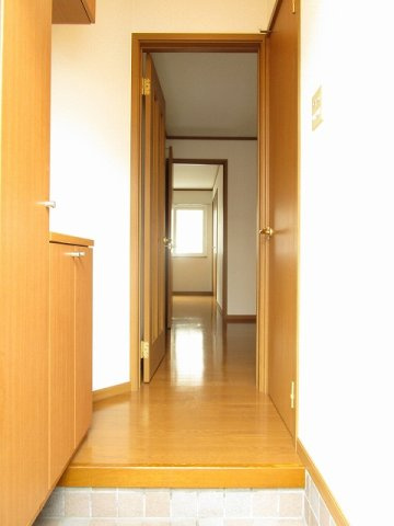 フジハイムⅡの玄関|明るい玄関です